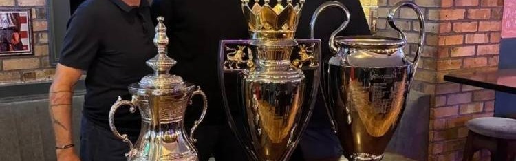 不看名字你认得出吗？3位曼联名宿合影，左边这位球迷惊呼没认出